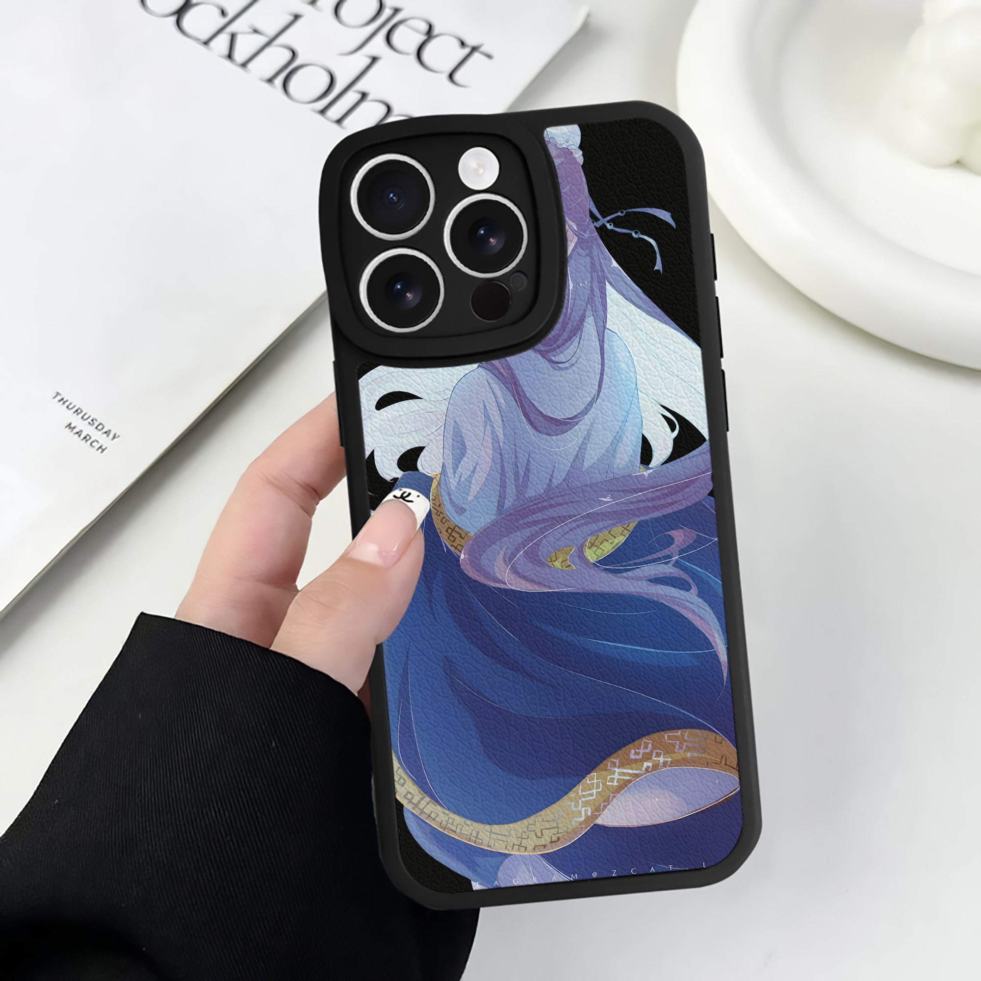 （画像用） 薬屋のひとりごと The Apothecary Diaries 【iPhone 16シリーズ対応】シリコンスマホケース（レザー調） 材質：シリコン